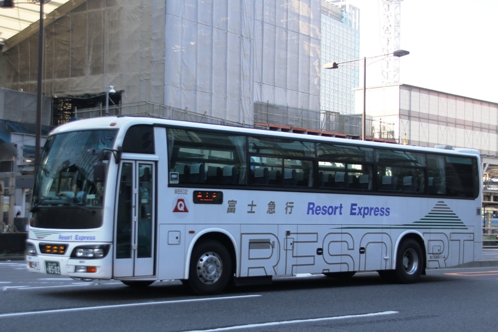 富士急静岡バス W8502 富士山240あ8502: exhaust note. 富士急静岡バス W8502 富士山240あ8502: exhaust note.