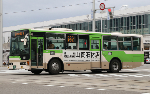 富山地方鉄道 富山230あ・523: exhaust note.