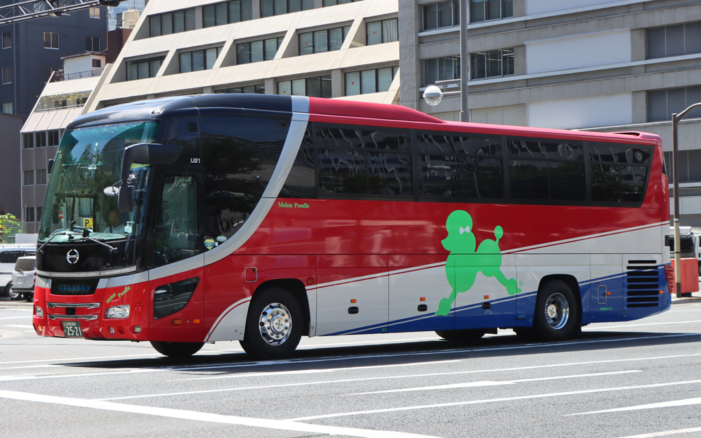 東栄観光バス 大宮200か2521: exhaust note.