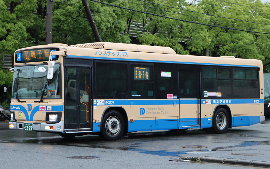 横浜交通開発 6-3225 横浜230あ3225: exhaust note.