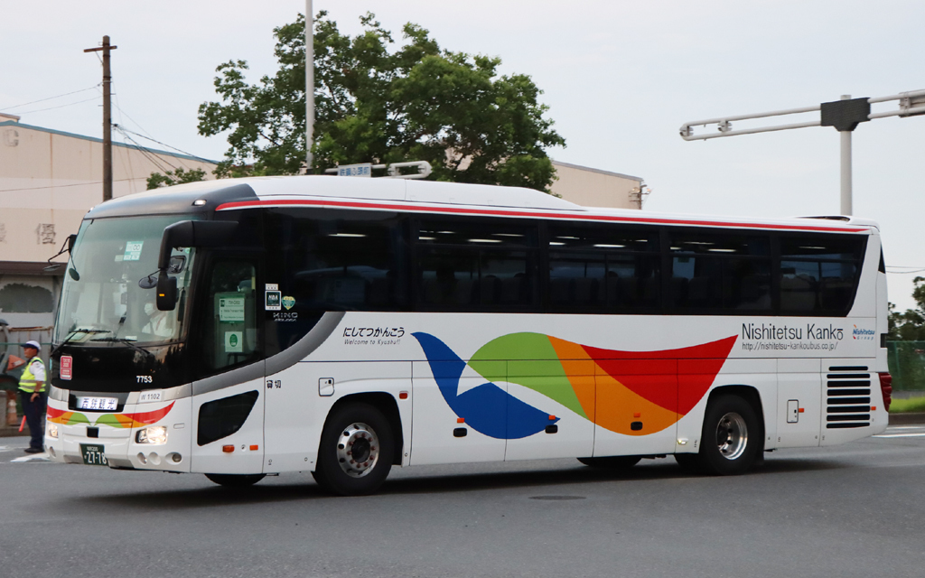 西鉄観光バス 7753 福岡200か2778: exhaust note.